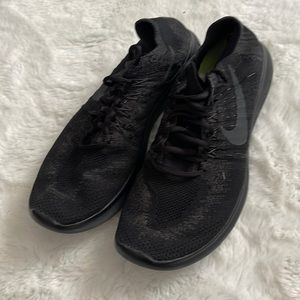 Nike Black Fly Knit free run